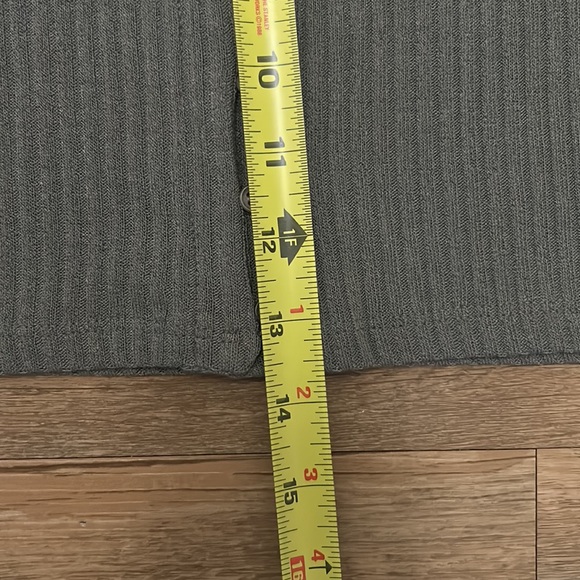 AEO olive button tank top NWT - Picture 9 of 10